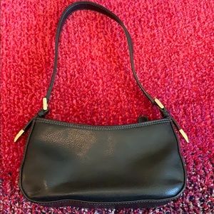 Black mini purse perfect for an evening out!